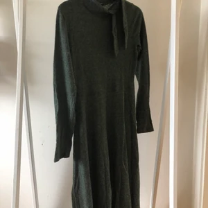 Vadlång klänning från zara - Stl. S/M använd en gång. Mysig höstklänning 