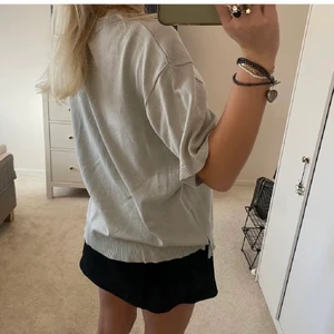 Jättefin - Säljer denhär jättefina tröjan som aldrig är använd!! Prislapp finns kvar❤️ inte mina bilder men så ser den ut o eftersom den aldrig är använd