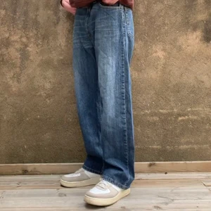 vintage street jeans - säljer dessa oldschool-liknande jeans från levis. modellen är 180cm och är köpta från en vintagesida på instagram. 