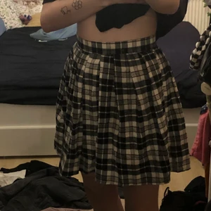 Rutig kjol - Bara använt en gång. Bra skick. 