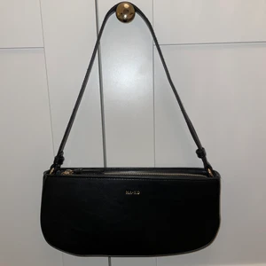 Väska från NA-KD - Svart väska ifrån Nakd🦋 använd endast fåtal gånger. 