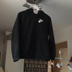 En vintage åkta Nike tröja  - Säljer min söt åkta Nike zeepup unisex tröja som passar xxxs- s I mycket bra skick 