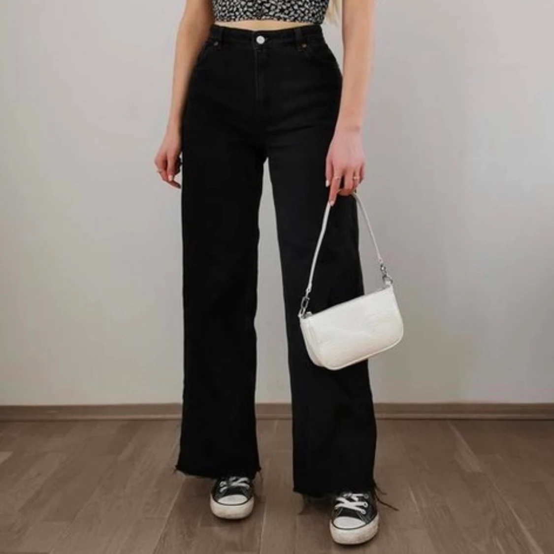 Svarta Yoko Jeans från Monki