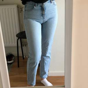 Jättesnygga jeans från ginatricot som tyvärr är för små för mig