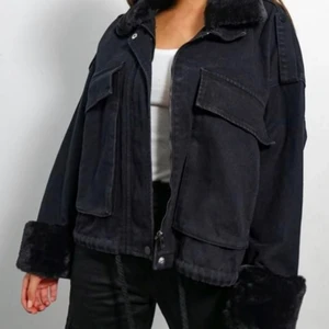 Missguided jacka - Intressekoll på min missguidedjacka! Den är i superfräscht skick och bilder på min jacka finns självklart vid intresse. 