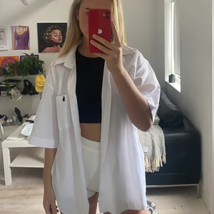 T-shirt skjorta - Ralph lauren tshirt skjorta i stolek xl. Skit snygg och oversized i bra skick. 