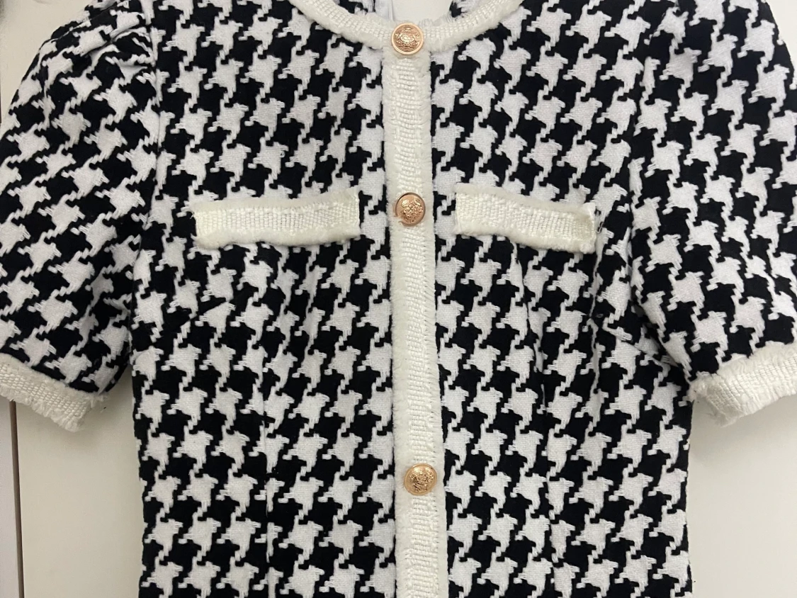 Kort ”stickad” klänning  - 90