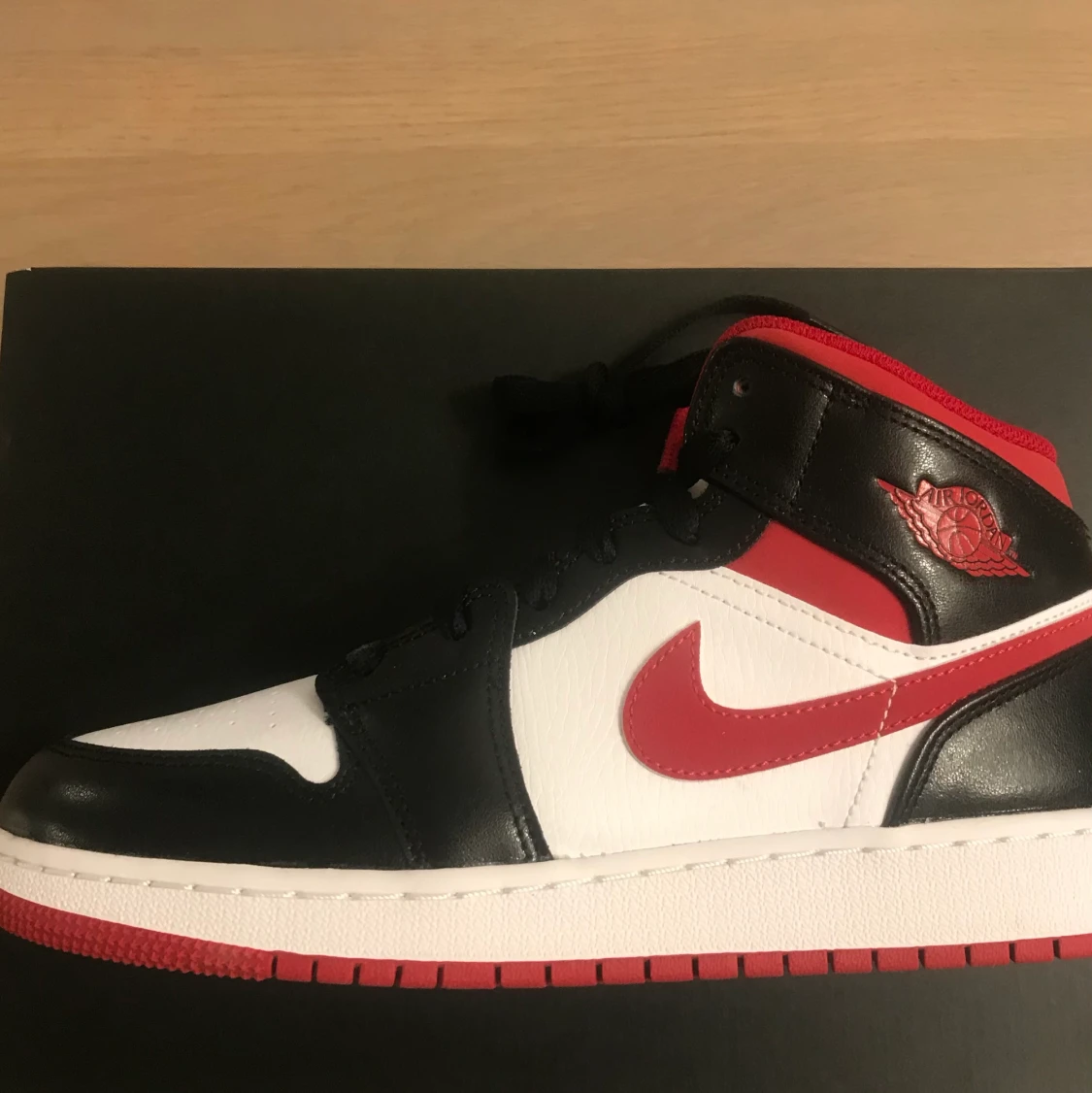Jordan 1 Mid Gym Red 39