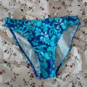 Bikinitrosa - Superfin och trendig bikiniunderdel! Oanvänd och köpt utomlands :) priset är inkl frakt💞