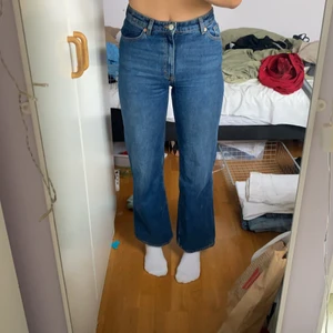 Monki Yoko jeans - Yoko Jeans från monki i bra skick, nypris 400. Jag är ca 178