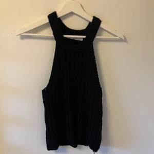 NAKD stickad linne  - Superfint linne från NAKD, säljes för det ej kommer till användning och hoppas det kan få ett nytt hem där de används!❤️ Säljes för 100kr exklusive frakt! Storlek L passar även M (är själv en m)