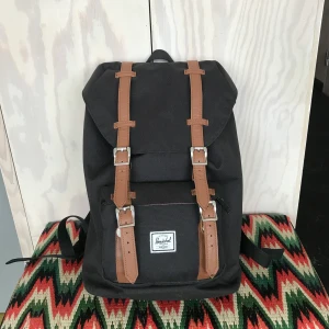 Herschel ryggsäck  - Säljer min herschel ryggsäck i jättefint skick! 😊