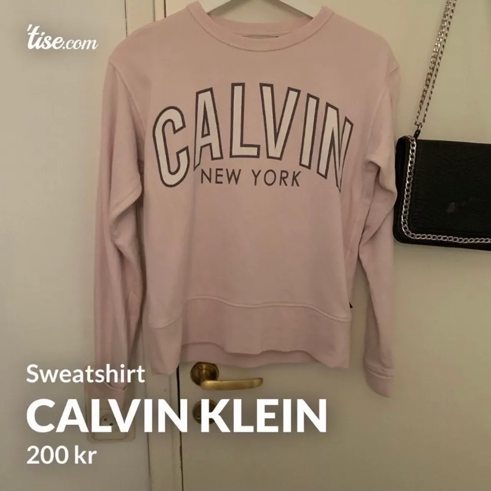 Rosa Calvin Klein sweatshirt, skulle säga att det är en liten S!  200 kr 💛. Tröjor & Koftor.