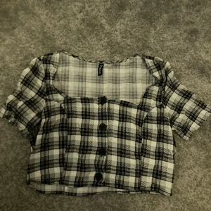 Topp - Uringad Grå topp, materialet är jätte skönt och luftigt!