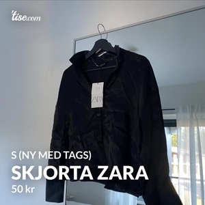Skjorta från Zara - läs texten i min bio innan ni skickar massa frågor! snabba, direkta och krångelfria köp prioriteras! säljer ut massa från min garderob till ett billigt pris, pruta ej! fast fraktpris! önskar du däremot köpa flera av mina kläder kan jag skicka detta i samma paket för fraktpriset av en! 