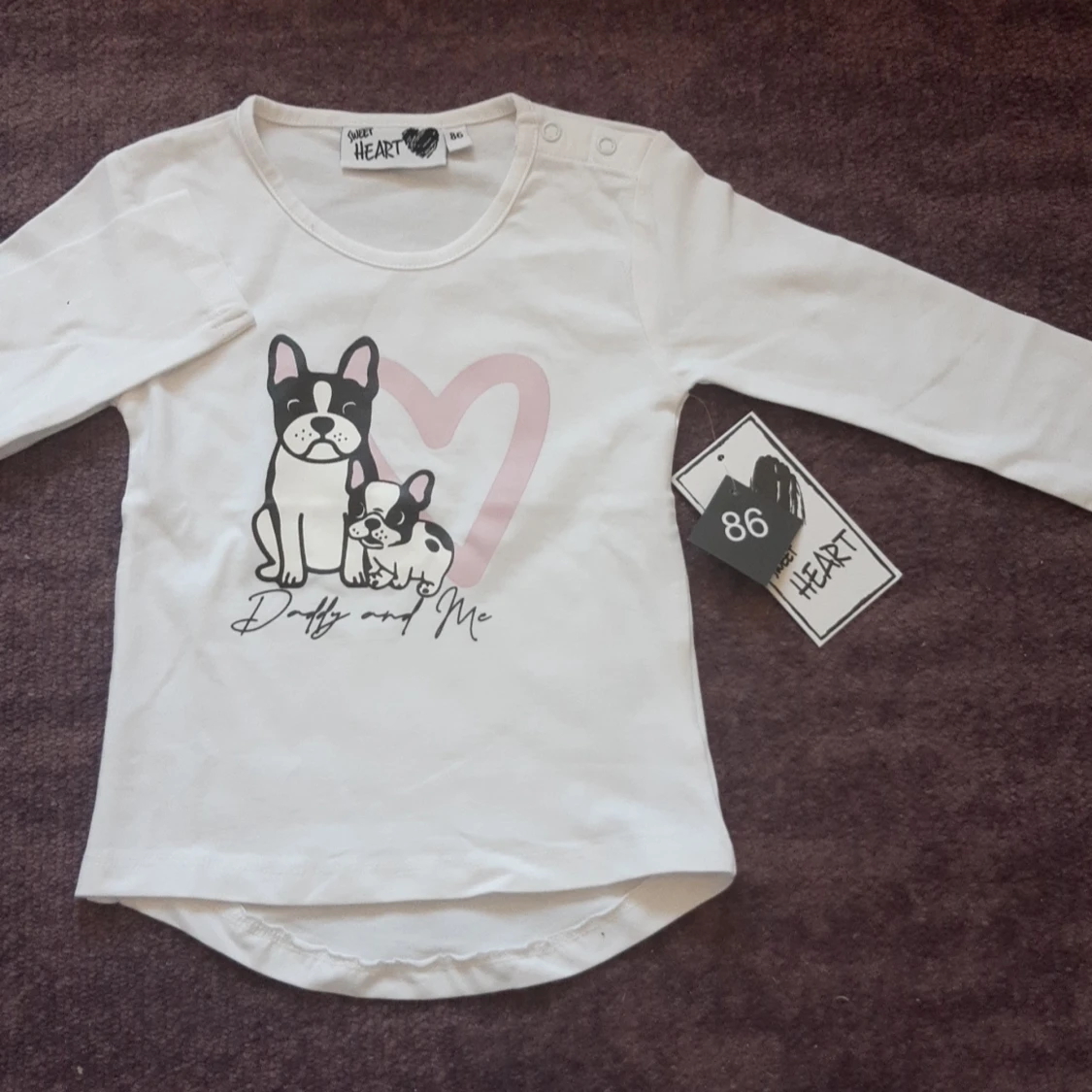 Långärmad med Franska bulldogar tryck samt text.