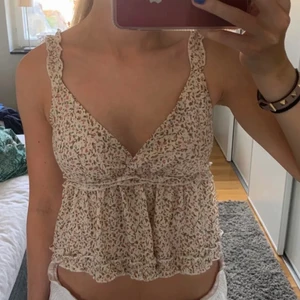 Somrig topp - Jättefin topp från SHEIN som tyvärr inte kommer till användning, storlek S 🌺 