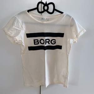 En vit Björn Borg t-shirt i mycket bra skick
