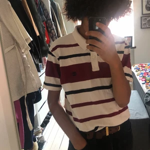Fet polo! - Sjukt fet poli tröja av märket Timberland! Finns inga defekter! Storlek XXL men sitter perfekt om man stoppar in den i byxorna, som man ser på bilden! Möts i Malmö och tar Swish. Står ej för frakt eller postens slarv(: