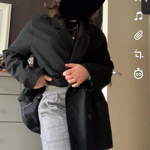 striped byxor  - Randiga byxor svart vita från NEW LOOK köpt i London