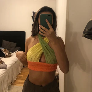 FEST TOPP  - Trendig topp! Aldrig använt. Kontakta vid frågor! 