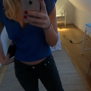 Party topp - Jättefin klarblå blus från zara som är slutsåld💙💙Såå najs som en festtopp, men också om man drar över en svart kofta till!🙌🏽🙌🏽