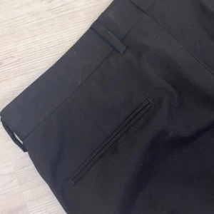 Oversized kostymbyxor - Säljer nu dessa oversized kostymbyxor från tiger of sweden, storlek 52 (herr) men skulle säga att de passar alla. Kan ej visa bild på då de är förstora men skickar gärna mer bilder💓