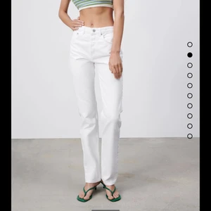 Zara jeans!! - Säljer ett par oanvända zara jeans eftersom de är för långa! Prislappen är kvar! Frakt påkommer!