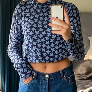 Långärmad tröja - Super fin mönstrad långärmad tröja från Carin Wester i toppenskick🥰