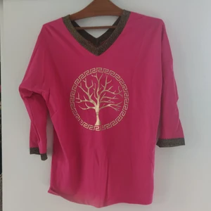 Tröja - rosa tröja med guldtryck, ny, endast använd en gång.