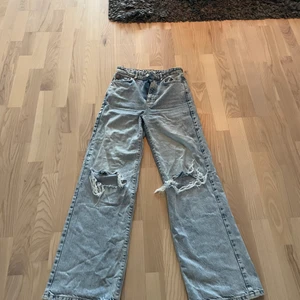 Gina Idun byxor  - Detta är ginas kollektion som är till för lämgre människor, dem passar på någon som är ca 170 och är i storlek 32 , dem är för långa för mig så det är därför jag säljer dem 