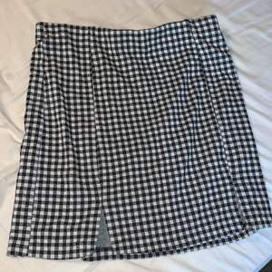 Jättesöt rutig kjol, knappt använd från H&M