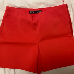 Zara - Kjol-shorts,oanvänd, storlek S♥️