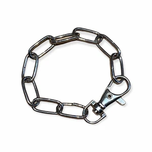 Silver kedja armband - Snyggt armband jag själv gjort. Kommer inte till användning längre, därav säljer jag nu. Måttet är 18 cm, passar bra runt handleden om du har runt 15-17 cm runt handleden. Rostfritt armband