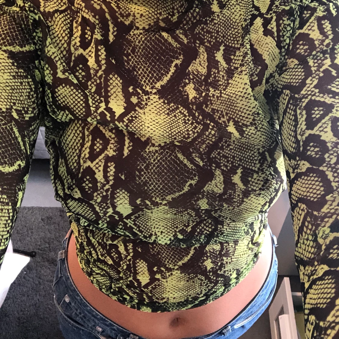 Superfin tröja i mesh med ormskinnsmönster - junkyard  - 90
