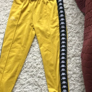 Kappa - Jag säljer nu mina kappa byxor som jag tyvärr inte får någon användning för, nypris 360kr