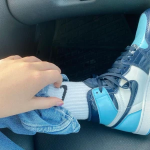 Jordans  - Säljer mina jordans 1 blue chill, köpt för ca 4000 kr. har tyvärr inget kvittot men köpte på StockX, tyvärr samt råkat slänga kartongen