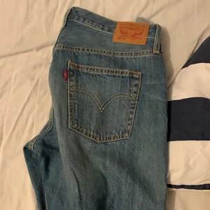 Lågmidjade jeans - Jeans från levis! Lågmidjade. Tyvärr för små för mig:( 