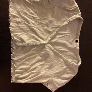 Topp grön  - Säljer en ljusgrön topp från hm i strl M