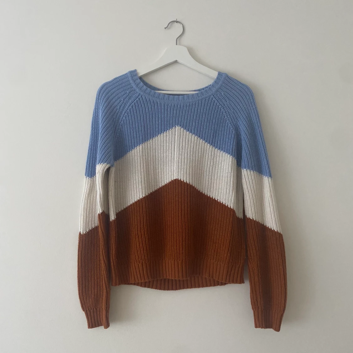 Stickad blockfärgad tröja