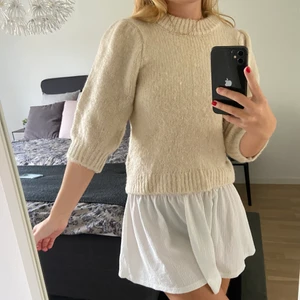 Fin tröja från ginatricot🤍 - Fin tröja från ginatricot🤍 köpt för ca 2-3 år sedan men inte använd så mycket. Väldigt skönt och mysigt material. Jag betalar frakt