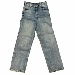 Superfina högmidjade straightleg jeans från monki! Fint skick, DM vid frågor osv, såsom fraktkostnad! 🤍 