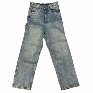 Monki jeans - Superfina högmidjade straightleg jeans från monki! Fint skick, DM vid frågor osv, såsom fraktkostnad! 🤍 