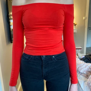 Röd offshoulder topp - Röd offshoulder topp i storlek S, aldrig använd. 150kr inkl frakt🤩