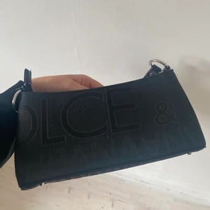 Dolce & gabbana - Fin väska väska från dolce&gabbana köpt från humana❤️