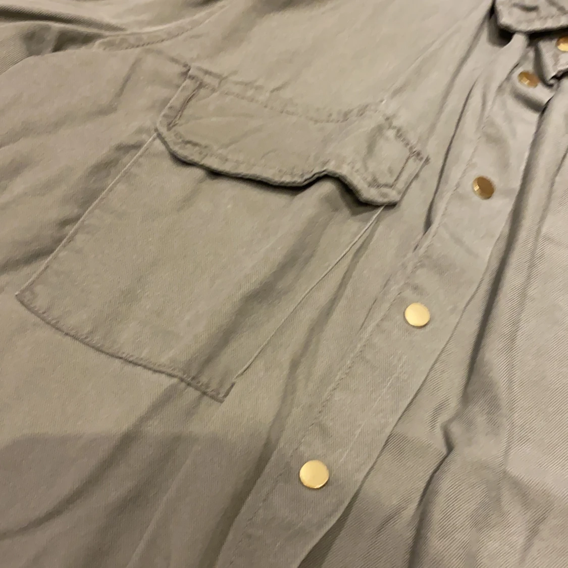 Grön/grå aktig skjorta! - 90