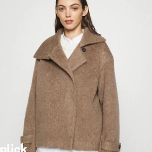 Söker kappa från arket - Hej söker denna kappa från arket skriv om du har💓💓