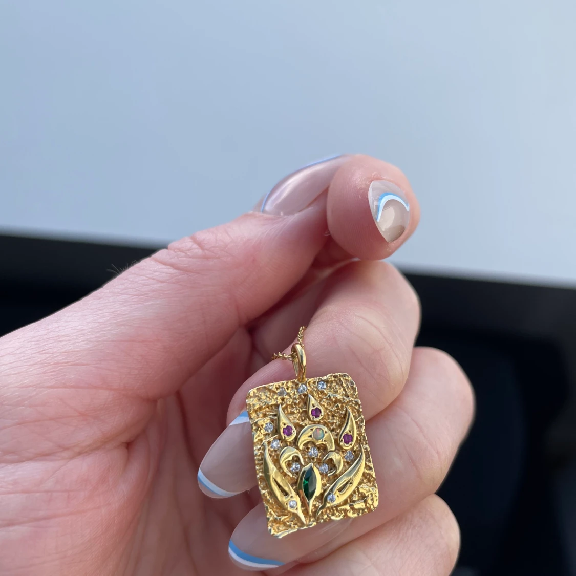 Halsband från maanesten