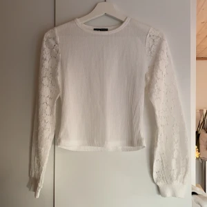 Shein topp  - Tröja från shein, aldrig använd! Storlek S                          50 kr + frakt 