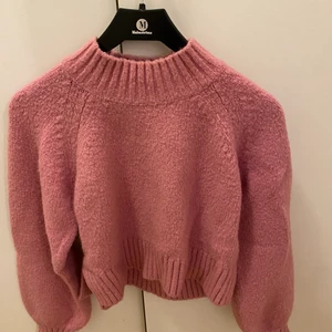 Rosa tröja från Gina tricot - Är i str 152 men passar xs